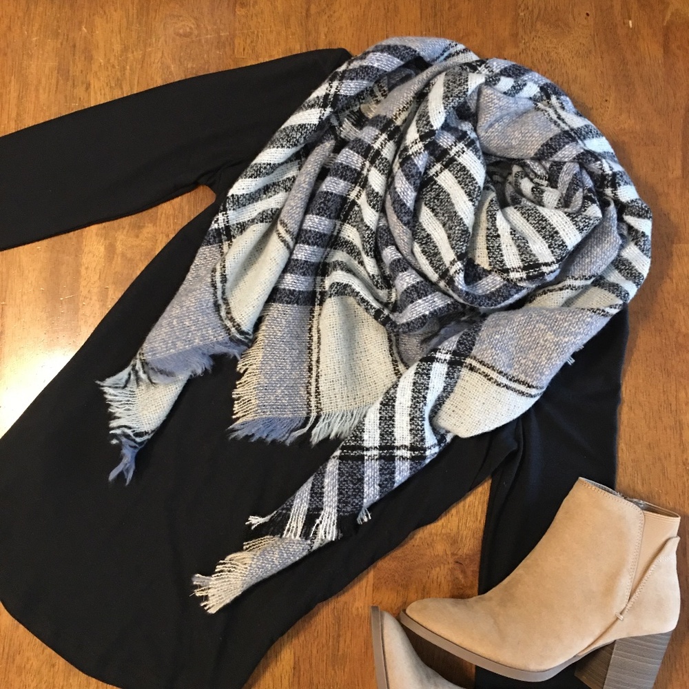 NWT Plaid Blanket Scarf Wrap